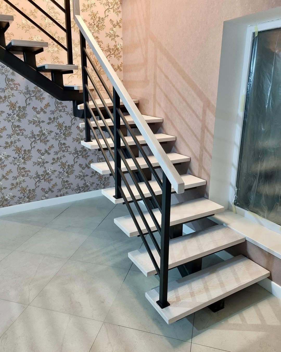 Schody samonośne – nowoczesny charakter wnętrza