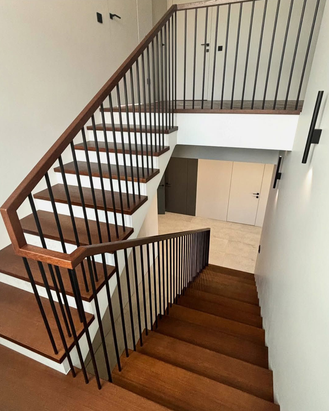 Schody samonośne na beton – praktyczne i efektowne rozwiązanie