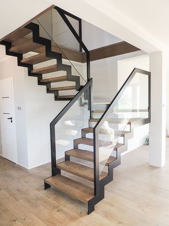 Schody dębowe – prestiż i trwałość w domu